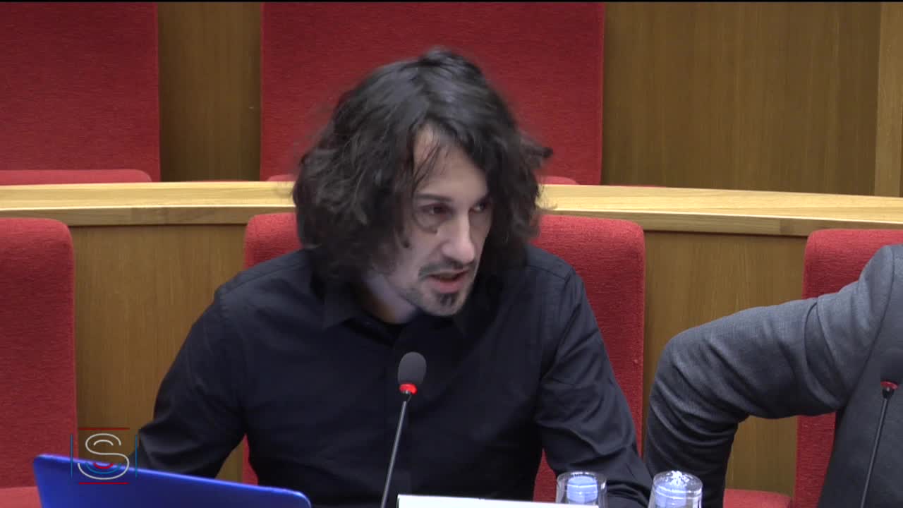 Audition de représentants du Ministère de l'éducation nationale et de la jeunesse, de M. Olivier Savignac et Maîtres Edmond-Claude et Antoinette Fréty
