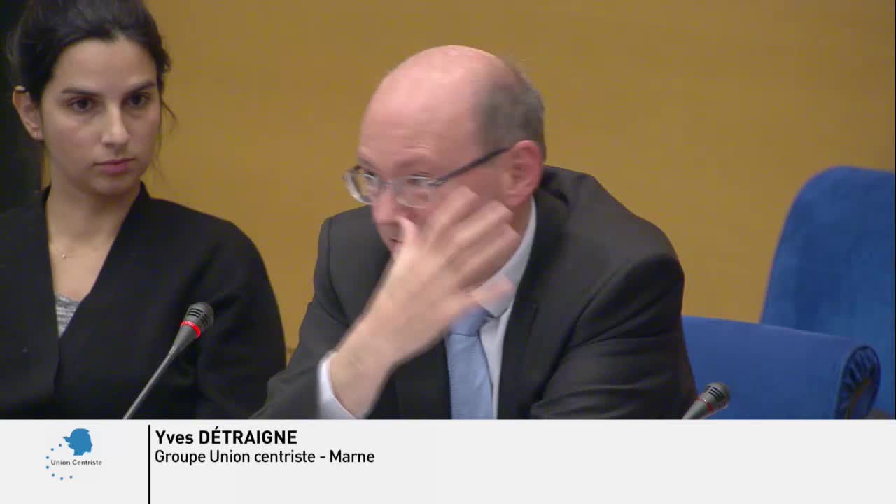 Table ronde de représentants des avocats, des magistrats et des fonctionnaires de greffe
