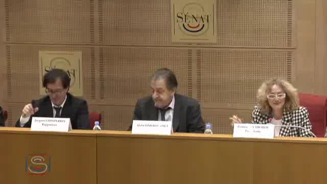 C.E. "Service public de l'éducation, repères républicains et difficultés des enseignants"