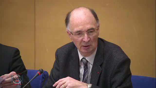 C.E. "Service public de l'éducation, repères républicains et difficultés des enseignants"