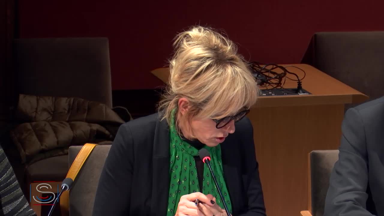 Audition sous forme de table ronde, de spécialistes en droit de l’environnement