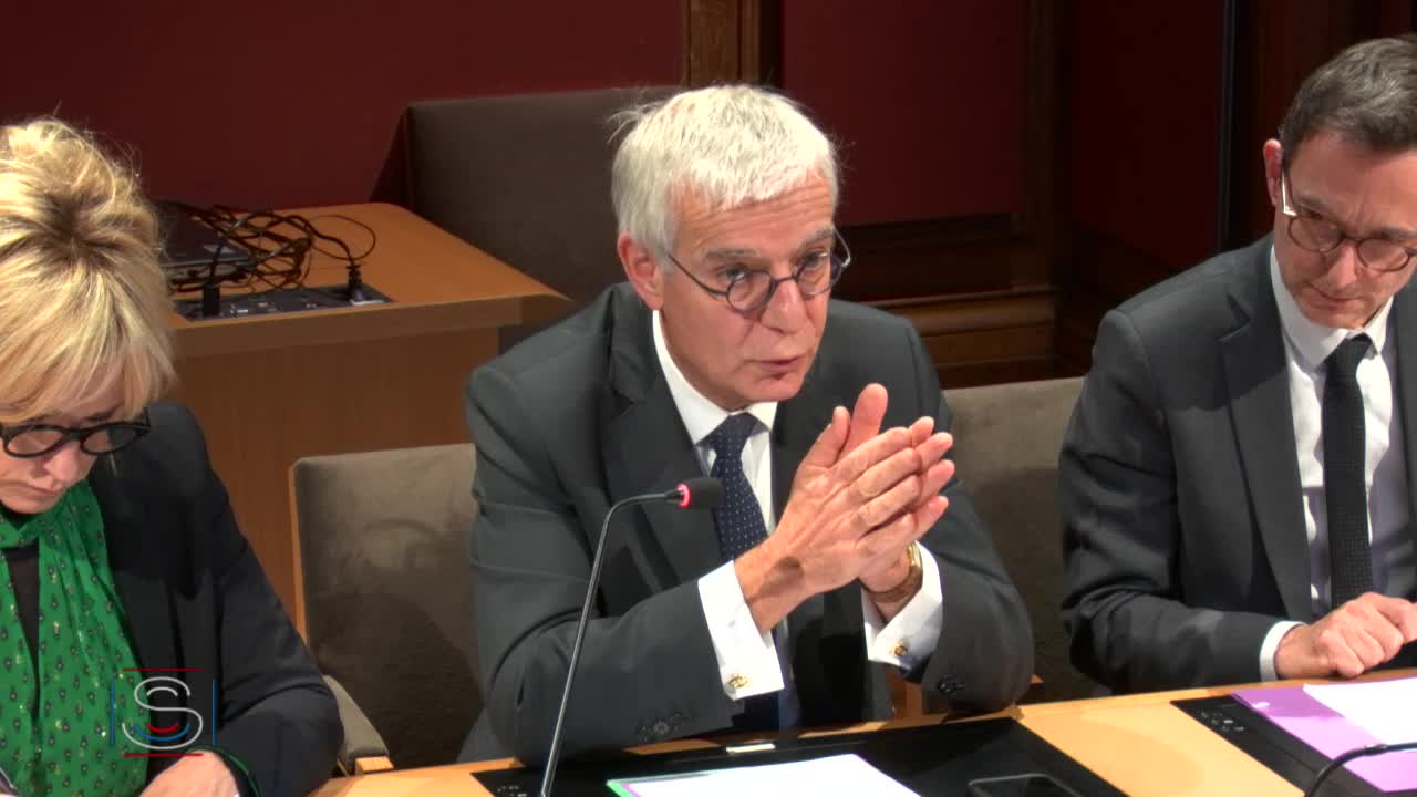 Audition sous forme de table ronde, de spécialistes en droit de l’environnement