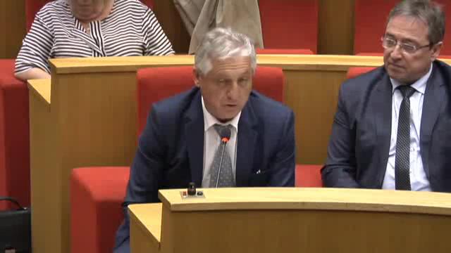 C.E. "Service public de l'éducation, repères républicains et difficultés des enseignants"