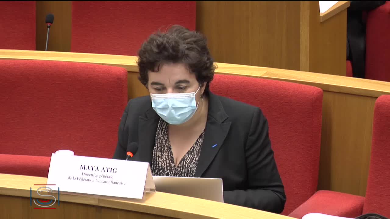 Table ronde sur la transformation des services bancaires et les conditions de leur accès