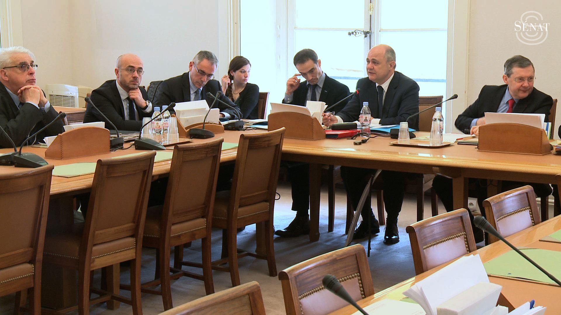 Relations entre les forces de l'ordre et la population