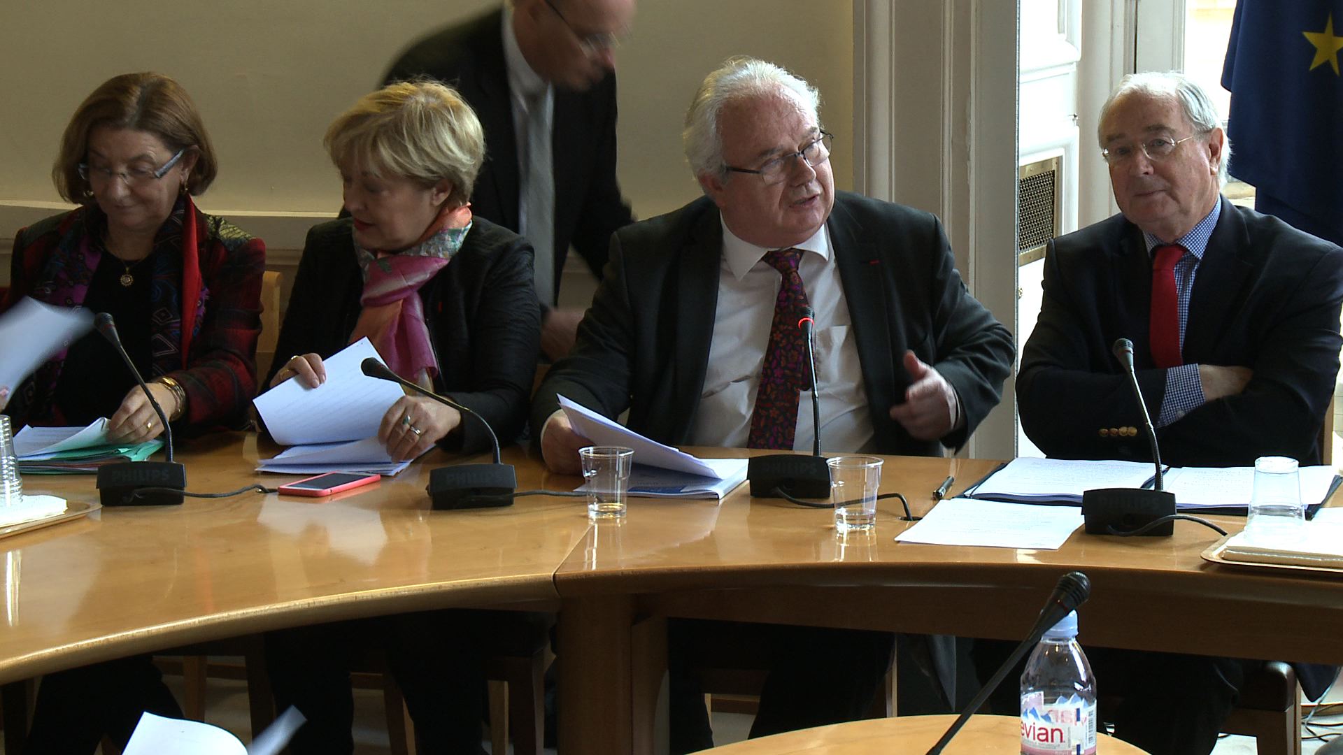 Rapport d'information : "Véhicule sans chauffeur : vers un futur imminent ?"