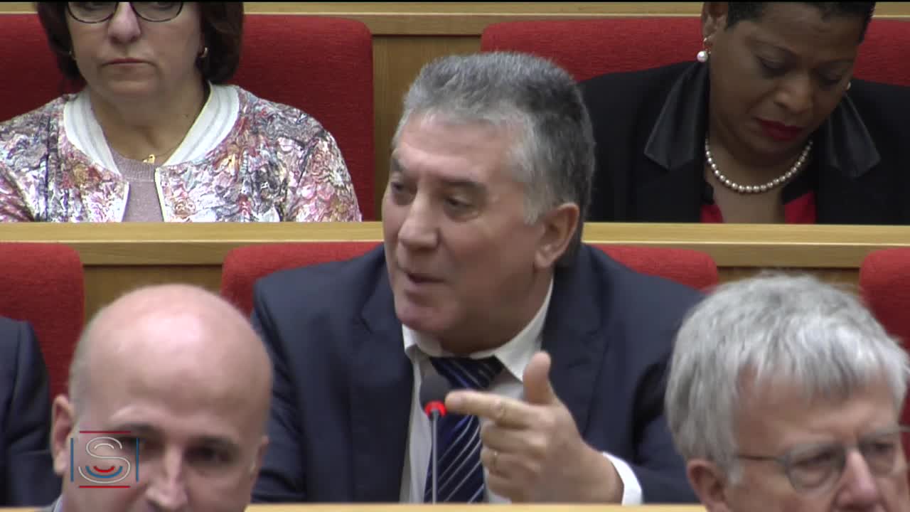 Table ronde rassemblant les acteurs de la distribution