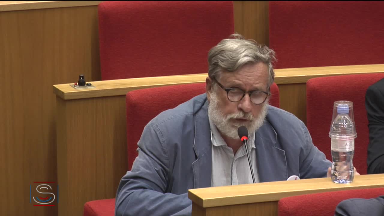Table ronde sur le thème de la qualité frauduleuse des steaks hachés fournis aux associations caritatives