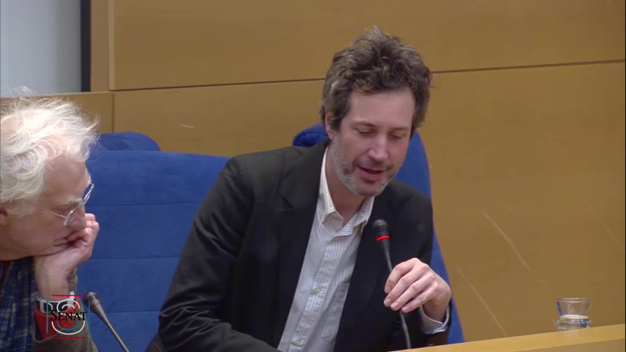 Débat entre des étudiants lycéens et des sénateurs, suivant la projection du film Quai d'Orsay